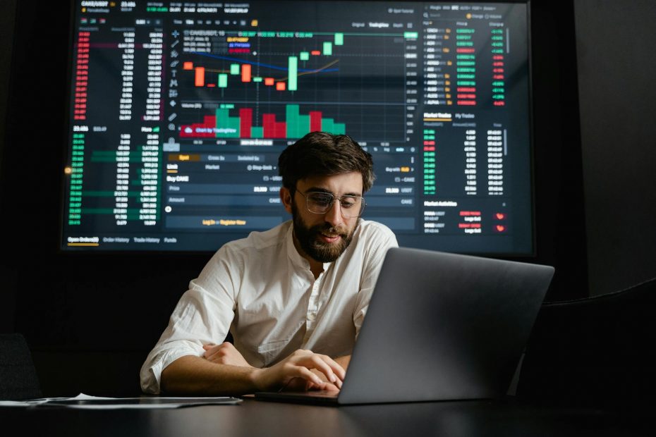 marketing businessman man laptop